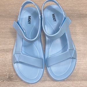 Open toe walking sandals